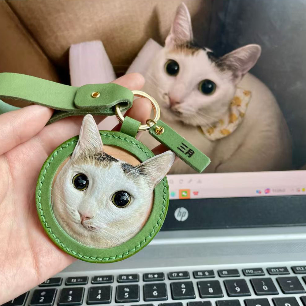 Handmade Leather Pet Portrait Keychain β Custom Dog or Cat Face Charm β A Meaningful Memorial Gift for Pet Lovers